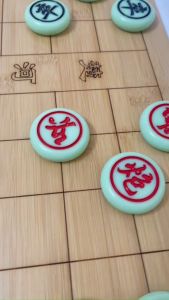 Combo Bộ Cờ Tướng Quân Giả Ngọc Kèm Bàn Cờ Gỗ Trúc 47x44cm dày 2cm - Đẹp Bền [GN+BTr]