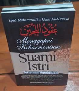 Menggapai Keharmonisan Suami Istri Terjemah Uqudulijain