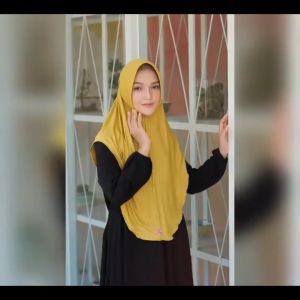 Hijab Instant Bergo Famela: Hijab Bestseller Wanita & Kerudung Instan Kekinian