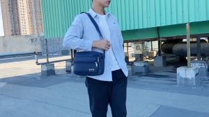 กระเป๋าลำลองบุรุษกระเป๋าสะพายไหล่ลายเส้นทแยงมูมกันน้ำสีทึบ กระเป๋าป้องกันคราบสกปรก