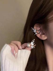ต่างหูรูปพัดนกอีริคเจ้าหญิงรูปหัวใจสีประกายไฟสำหรับผู้หญิง ต่างหูแบบมีโครงกระดูกสั้นประดับเพชรเทียม แฟชั่นสุดหรู