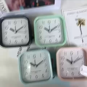 Mini Quartz Analog Alarm Clock / Portable Mini Alarm Clock with Loud Alarm & Compact Design