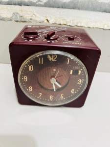Affordable vintage maroon National RC-104 clock radio 😍👌