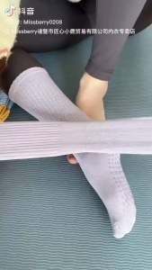 EASY SHOP Flat and snug fit socks in pastel colors for comfortable walking without toe pain.