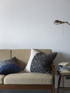 Áo Gối Vải Lanh Cotton Họa Tiết Hoa Nhỏ Phong Cách Cổ Điển Có Thể Tháo Rời Có Đệm Bên Trong Thiết Kế Nghệ Thuật Dùng Trong Nhà Phong Cách Dân Tộc