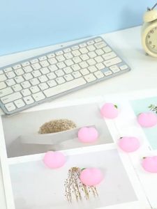 Combo 5 quả mini squishy quả hồng đào dễ thương có thể dùng trang trí điện thoại máy tính..