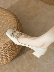 สไตล์ฝรั่งเศส รองเท้าส้นหนาเดี่ยว ผู้หญิง ฤดูใบไม้ผลิ ฤดูใบไม้ร่วง สไตล์นางฟ้าใหม่ นุ่ม หนัง รองเท้าส้นสูงกลางหัวเหลี่ยมปากมืออาชีพ