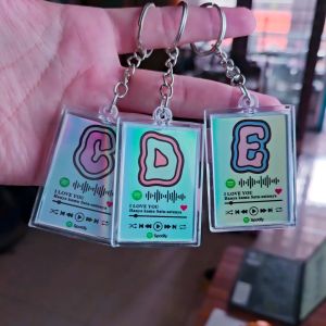 Gantungan Kunci Akrilik Spotify & Inisial Huruf: Desain Unik & Hologram