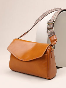 Top Layer Cowhide Soft Leather Shoulder Bag Large Capacity Commuter Crossbody Bag with Wide Strap for Women Vintage Style