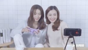 Giá đỡ điện thoại đeo cổ GIÁ ĐỠ ĐT KIỂU MỚI DÀI VÀ TIỆN DỤNG