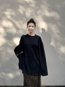 เสื้อยืดคอกลมแขนยาวผ้าฝ้ายแท้สีดำ ทรงหลวม ลำลอง สำหรับผู้หญิง ฤดูใบไม้ร่วง 2025 เสื้อผ้าทำงานสไตล์ญี่ปุ่น แขนยาว คอกลม ทรงหลวม