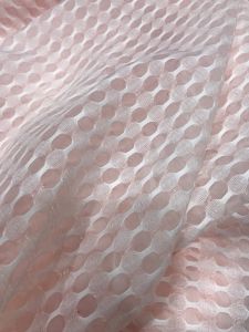 vải voan họa tiết màu hồng dâu mềm _( khổ 1m5) form đứng may đầm váy áo thiết kế vv