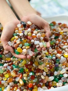 100gam đá vụn mã não ngũ sắc phong thuỷ đã đánh bóng đá tự nhiên
