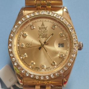 นาฬิกาวินเทจ ที่ระลึก ตราสัญลักษณ์ ภปร เก่าเก็บ ไม่ผ่านการใช้งาน ระบบควอตซ์ ขนาด036มิล.ไม่รวมมะยม ทรงR o l ex ขอบเพชรวิ้งๆ สวยคลาสสิค ใส่ได้ทั้งชายหญิง