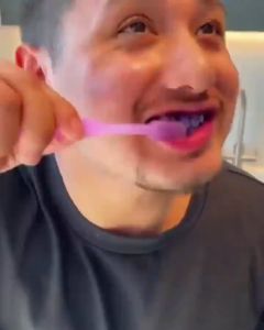Teeth Whitening V34 purple Colour Corrector hismile v34 toothpaste Niacinamide Toothpaste whitening toothpaste Against Sensitive Teeth serum ubat gigi pemutih gigi putih 美白牙膏 30ml