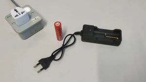 Ultrafire Rechargeable 3.7V 18650 4200 MAh Rechargeable Battery Li-ion Battery/Charger