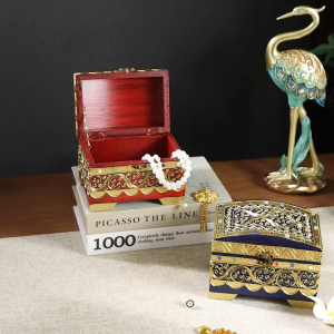 กล่องเก็บเครื่องประดับกำไลข้อมือ กล่องไม้ทึบไทยคลาสสิค กล่องเก็บเครื่องประดับหู สี่เหลี่ยมสีไทยดั้งเดิมกล่องเก็บของขนาดเล็กที่สวยงาม