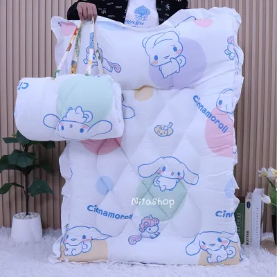 ที่นอนเด็กอนุบาล“รุ่นหนา”ใย2ชั้น หนานุ่มพิเศษ ขนาด85x115cm มีหมอนถอดซักได้ เชือกผูกพกพาง่าย และสะดวก
