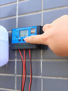 30A PWM 12/24V Solar Panel Regulator Charge Controller LCD Display solar battery charger USB