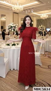 Áo Dài Thiết Kế MDU5834 Ren Nổi Phối Lưới Cao Cấp Gam Đỏ Đô Sang Trọng Kèm Áo Choàng Đính Lông Và Ngọc Quý Phái Từ MDU