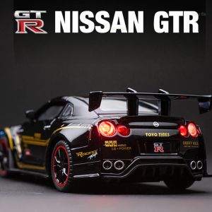 diecast NISSAN GTR R35 skala 1:32 warna (hitam & putih)