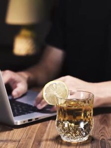 แก้ววิสสุดหรูแก้วไวน์คลาสสิกแก้วค็อกเทลแก้วไวน์แดงแก้วคริสตัลออโรร่าแก้วแกะสลักใช้ในบ้านทางเลือกที่ดีที่สุดสำหรับของขวัญ#2808