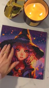 [พร้อมส่งจากไทย] FiguredArt ครอสติสคริสตัล 25x25 ซม. ขึงเฟรม - แม่มดน้อย