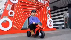 ไฟฟ้าบนมอเตอร์ชาร์จมอเตอร์เด็กรถจักรยานยนต์กีฬาเด็ก พร้อมเพลง และไฟสํา น้ำเกลือ เสริมสร้างสุขภาพผิวหน้าด้วยไฟฟ้า