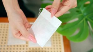 Convenient Non-Woven Tea Filter Bags with Drawstring 100pcs Disposable Pouches for Loose Leaf Spices Home Cafe