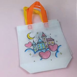 กระเป๋าผ้าระบายสี ถูกถุงผ้าระบายสี สมุดระบายสี DIY ชุด ถูกแถมสีเมจิก คละลาย