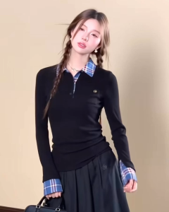 เสื้อแขนยาว ผ้าร่อง สีดำ คอปกกระดุม ต่อผ้าลายสก็อต มีโลโก้ เข้ารูป สไตล์ Preppy แฟชั่นเกาหลี #1772