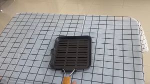 กระทะทอดสเต๊ก (ทรงสี่เหลี่ยม) กระทะย่างสเต๊ก กระทะบาร์บีคิว ขนาด 22 ซม. กระทะปิ้งย่าง ทำจากเหล็กหล่อเคลือบ non-stick