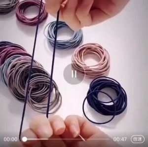 Set 100 sợi thun cột tóc Hàn Quốc mix nhiều màu (size 4.5cm) kèm túi zip có khóa kéo thun buộc co giãn