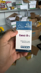 Canxi B12 của Vemedim (Lọ 100 ml) | Phòng thiếu canxi và vitamin cho heo gà | Dùng trong chăn nuôi