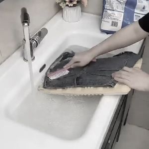 2in1 Dispenser Sikat Pembersih Sabun Otomatis Sepatu Baju Tas Karpet