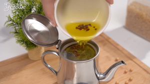 Stainless Steel Oil Container with Strainer for Kitchen Use Household Oil Strainer Pot 48oz Oil Storage Can for Storing Used Oil and Cooking Grease