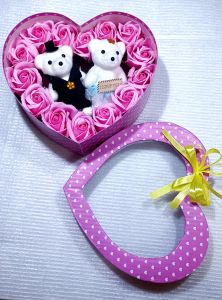 hộp trái tim hoa sáp và gấu xinh quà tặng sinh nhật kỉ niệm chúc mừng để được lâumùi thơm nhẹ