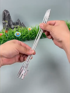 DANLE คุณภาพสูง ที่หนีบยากันยุง ที่หนีบบยากันยุง ลวดหนีบอนเนกประสงค์ สีเงิน ทันสมัย สวยงาม พร้อมส่ง คลิปหนีบปากจระเข้ คลิปจระเข้18ซม 2หัว + ที่วางยาจุดกันยุง 360°ปรับมุมได้