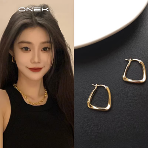 Elegant Simple Metal Earrings for Women Versatile Fashionable Design Lightweight Luxury Small Batch New Arrival