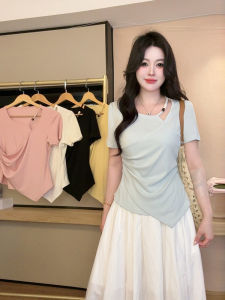 เสื้อยืดแขนสั้นทรงเข้ารูปสำหรับผู้หญิงไซส์ใหญ่ ทรงเข้ารูป ทรงเข้ารูป ปกติ ทรงเข้ารูป ฤดูร้อน ปกติ แขนสั้น ไม่สมมาตร เสื้อคลุมท้อง กระดุมด้านบน