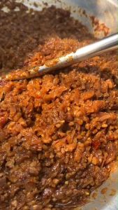 น้ำพริกเผาหมูสับคลินิก - ราคาเฉพาะตัว มันมะพร้าว 100% ผัดด้วยน้ำมันมะพร้าว 100%