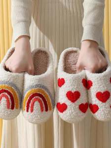 รองเท้าแตะผู้หญิงฤดูหนาวแบบบุขนแกะรูปหัวใจสีสันสดใส รองเท้าแตะผู้ชายแบบบุขนแกะ รองเท้าแตะแบบสวมสำหรับคู่รักในบ้าน