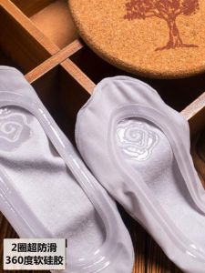 น้ําแข็ง ผ้าไหม ถุงเท้าเรือซิลิโคน กันลื่น บางที่มองไม่เห็น ระบายอากาศได้ดี ผ้าฝ้าย ถุงเท้าสั้นสุภาพสตรีด้านล่าง ฤดูร้อน น้ำหนักเบา สบาย