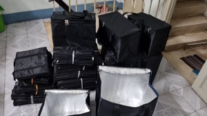 Túi giữ nhiệt vải dù màu đen màu đỏ và màu xanh túi dày có nhiều kích thước lựa chọn ( MAY THEO YÊU CẦU)