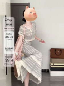 ชุดกระโปรงสั้นแขนสั้นคอวีลายทางสไตล์ฝรั่งเศสสำหรับผู้หญิงในช่วงฤดูร้อน ชุดกระโปรงสั้นผ้าฝ้ายผสมคอตตอนผสมโพลีเอสเตอร์