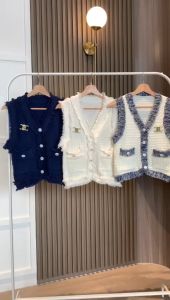 B3863 Hi-End Fringe Knit Vest w/ Gold Brooch