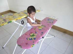 Cầu là quần áo (Bàn để ủi quần áo)