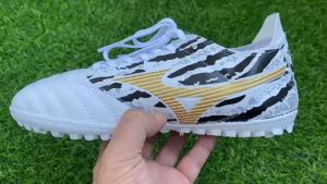 Giày đá banh Mizuno sân cỏ nhân tạo khâu full đế sản phẩm chất lượng cao giá cả phù hợp.