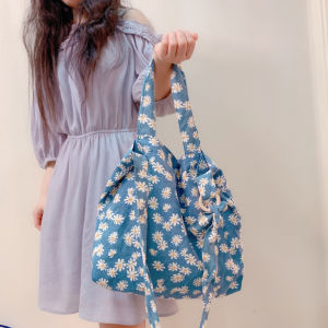 กระเป๋าสะพายผ้าลูกฟูกสําหรับผู้หญิงลายดอกไม้กระเป๋าสะพายข้างสไตล์โมริอ่อนเยาว์เหมาะสําหรับเสื้อผ้าทํางาน