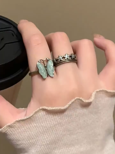 Pharaoh🍓Cincin Bunga Kupu-kupu Retro Sederhana Untuk Wanita Cincin Logam Terbuka Mengilap Tinggi COD